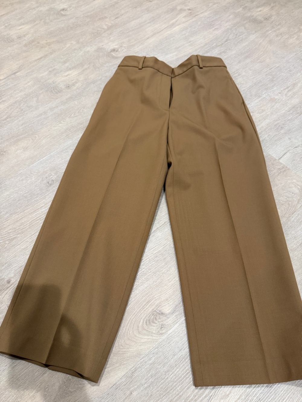 Aritzia Babaton women cropped Pants in Camel Brown